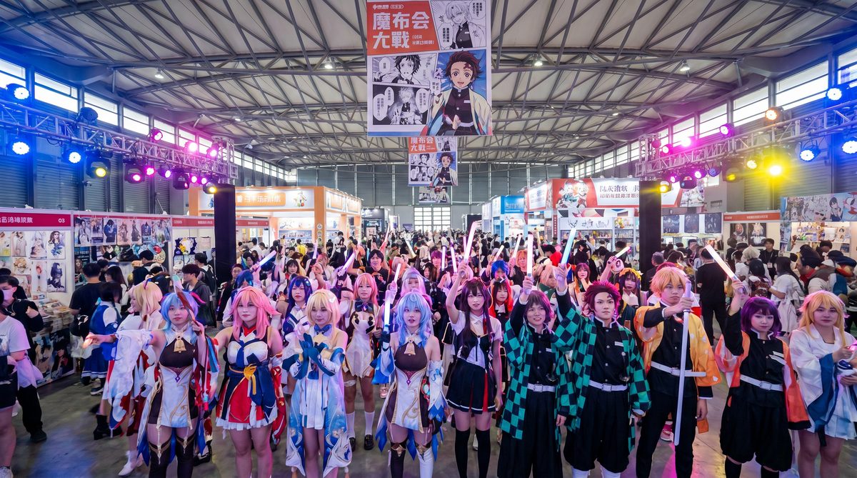 眼镜反差动漫cosplay视频